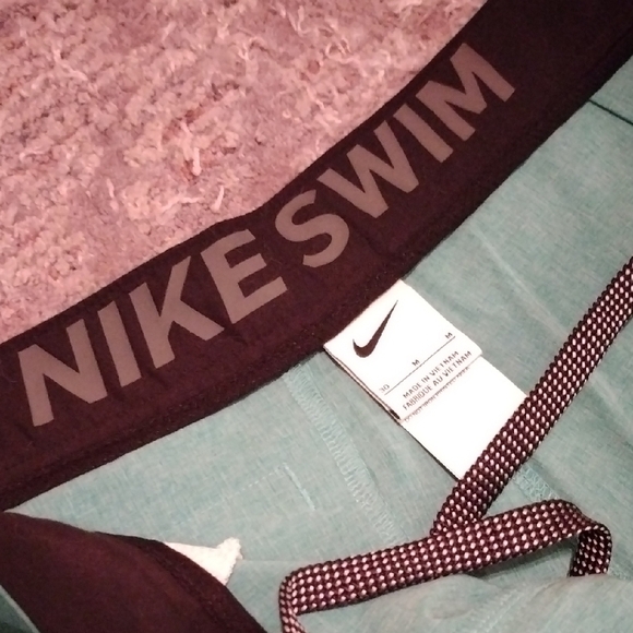 Nike Men's Green Swim Shorts - Picture 2 of 6